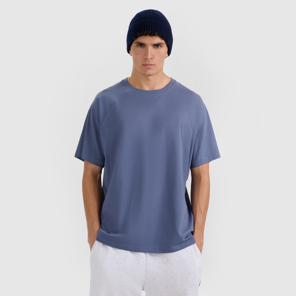 Pánske oversize hladké tričko - tmavomodré · záber 1
