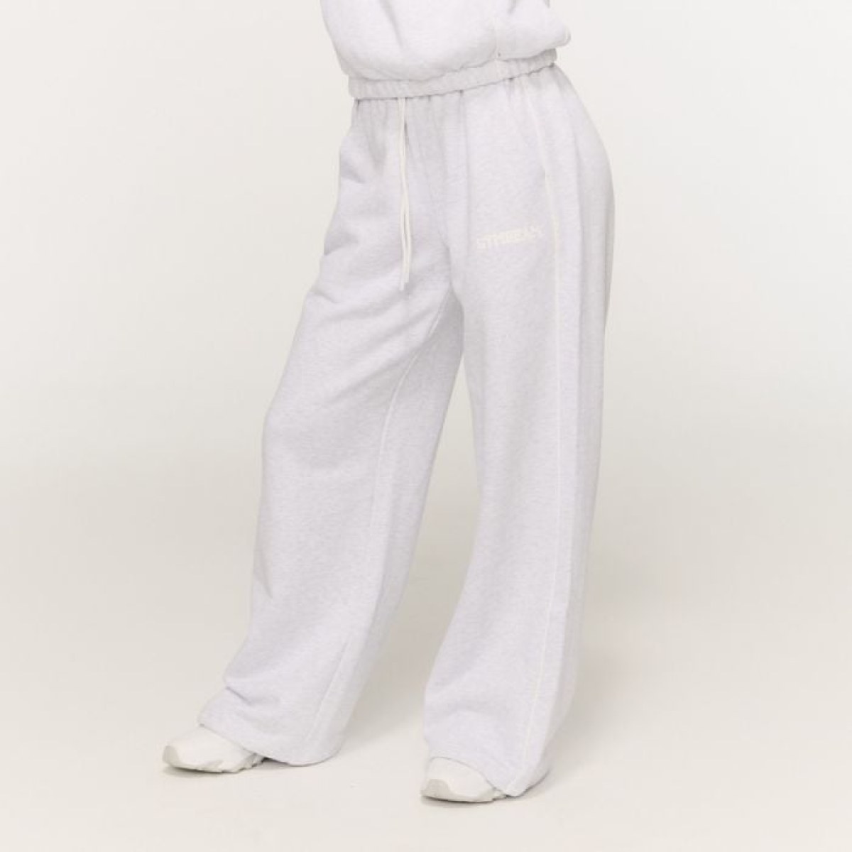 GymBeam Dámske tepláky Varsity Grey M · záber 1