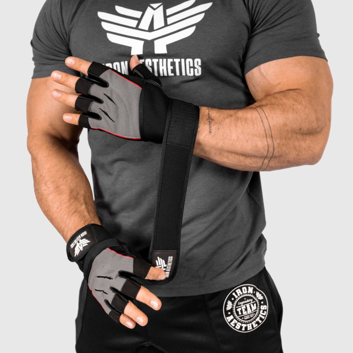 Fitness rukavice Iron Aesthetics Leather Beast, sivé · záber 1