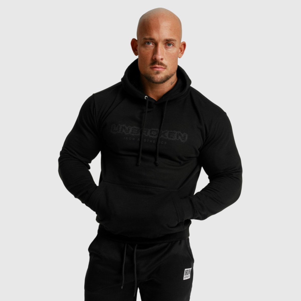 Fitness mikina bez zipsu Iron Aesthetics Unbroken, čierna · záber 4