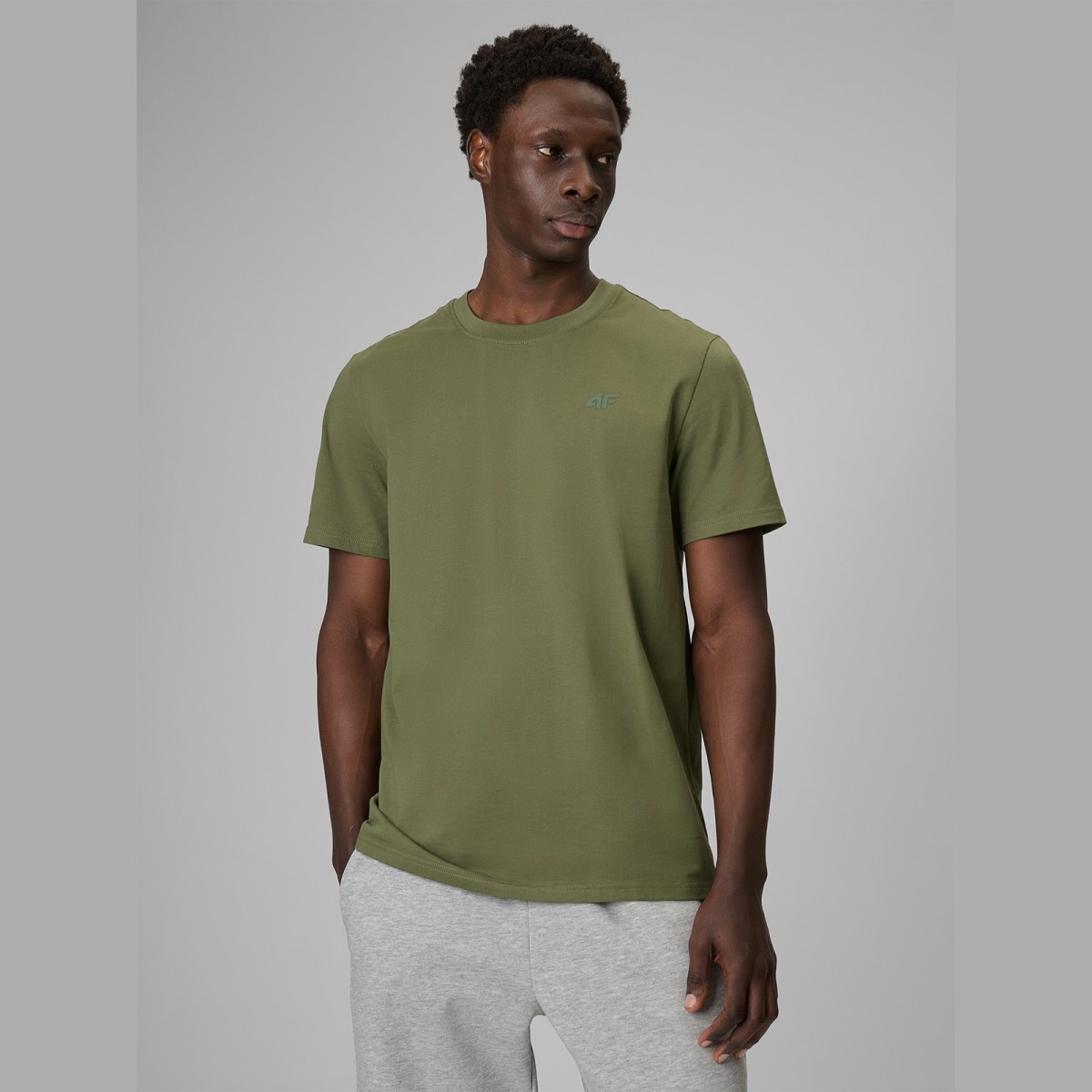 T-shirt regular jednofarebný pánsky - olivový · záber 1