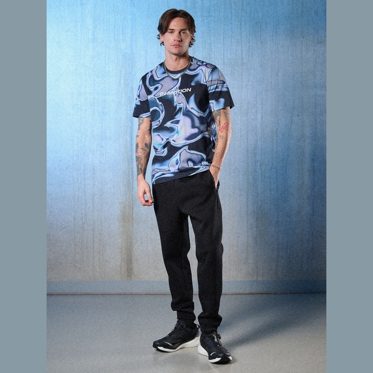 T-shirt regular s potlačou pánsky - tmavomodrý · záber 2