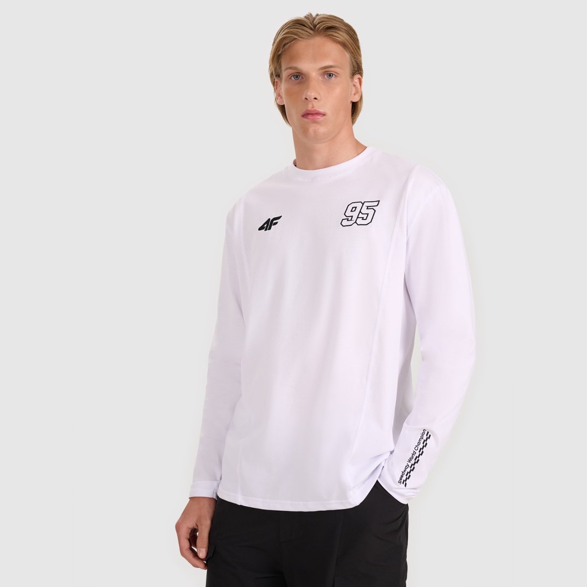 Pánsky regular longsleeve 4F x Bartosz Zmarzlik - biely · záber 2