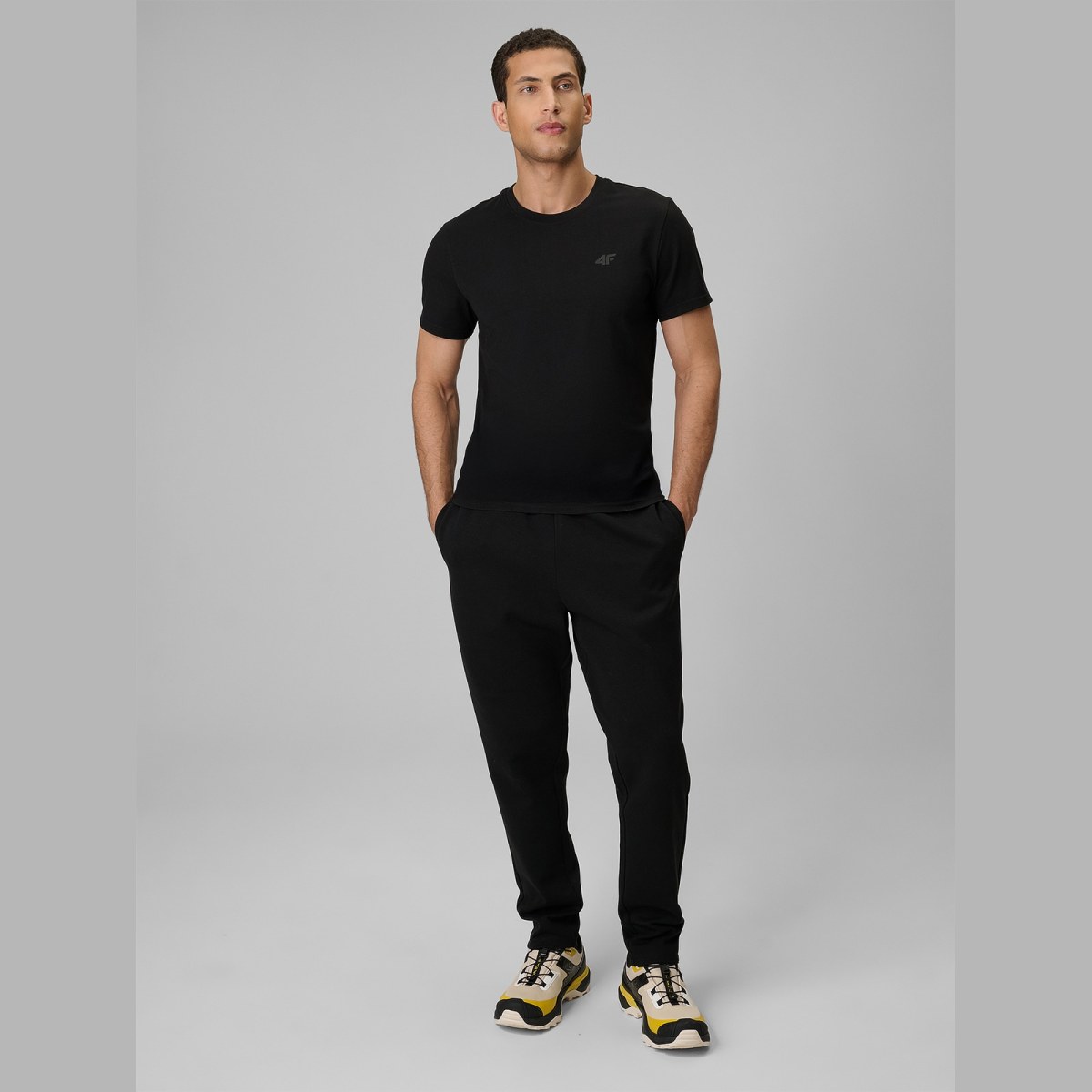 T-shirt slim hladký pánsky - čierny · záber 2