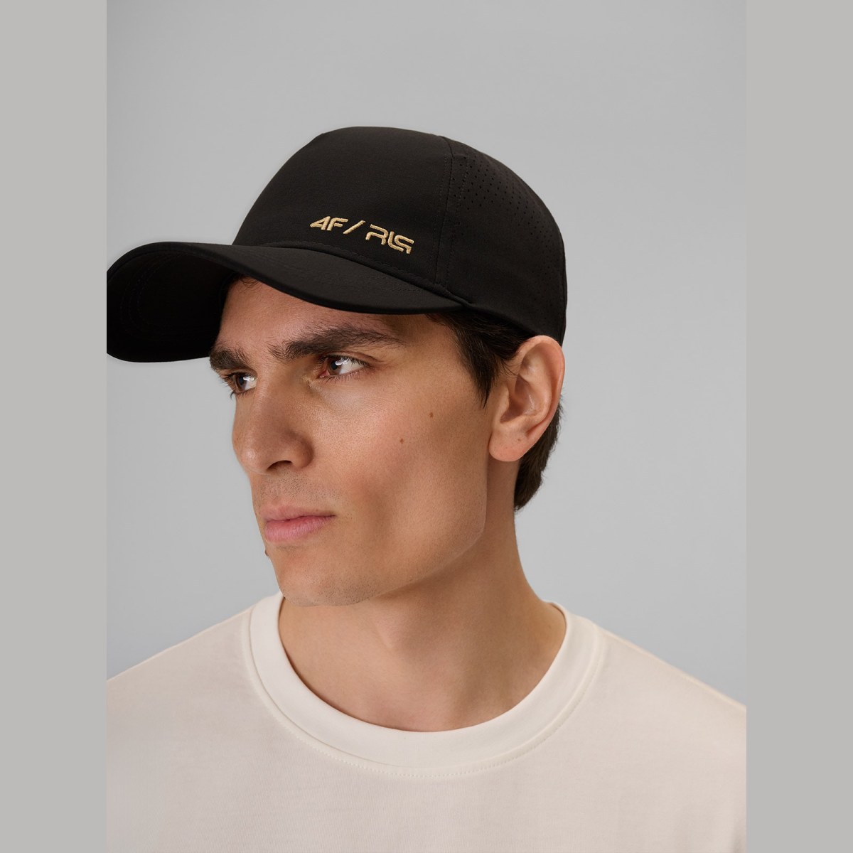 Šiltovka strapback unisex 4F x Robert Lewandowski - čierna · záber 1