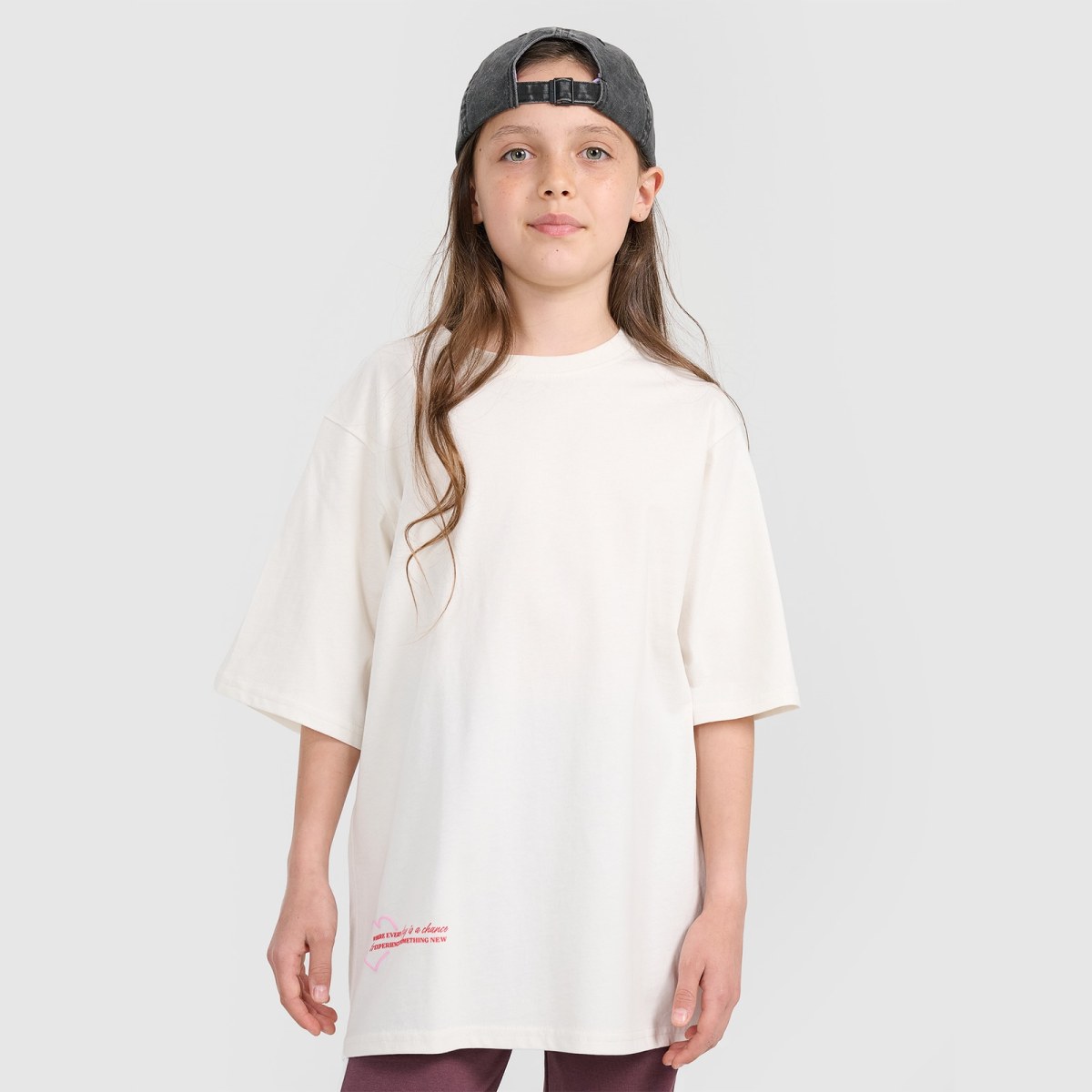T-shirt oversize s potlačou dievčenský - biely · záber 3