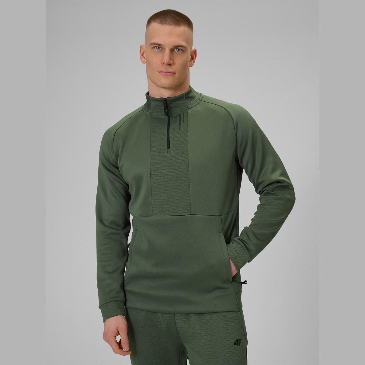 Pánska regular rýchloschnúca tréningová mikina - khaki · záber 1