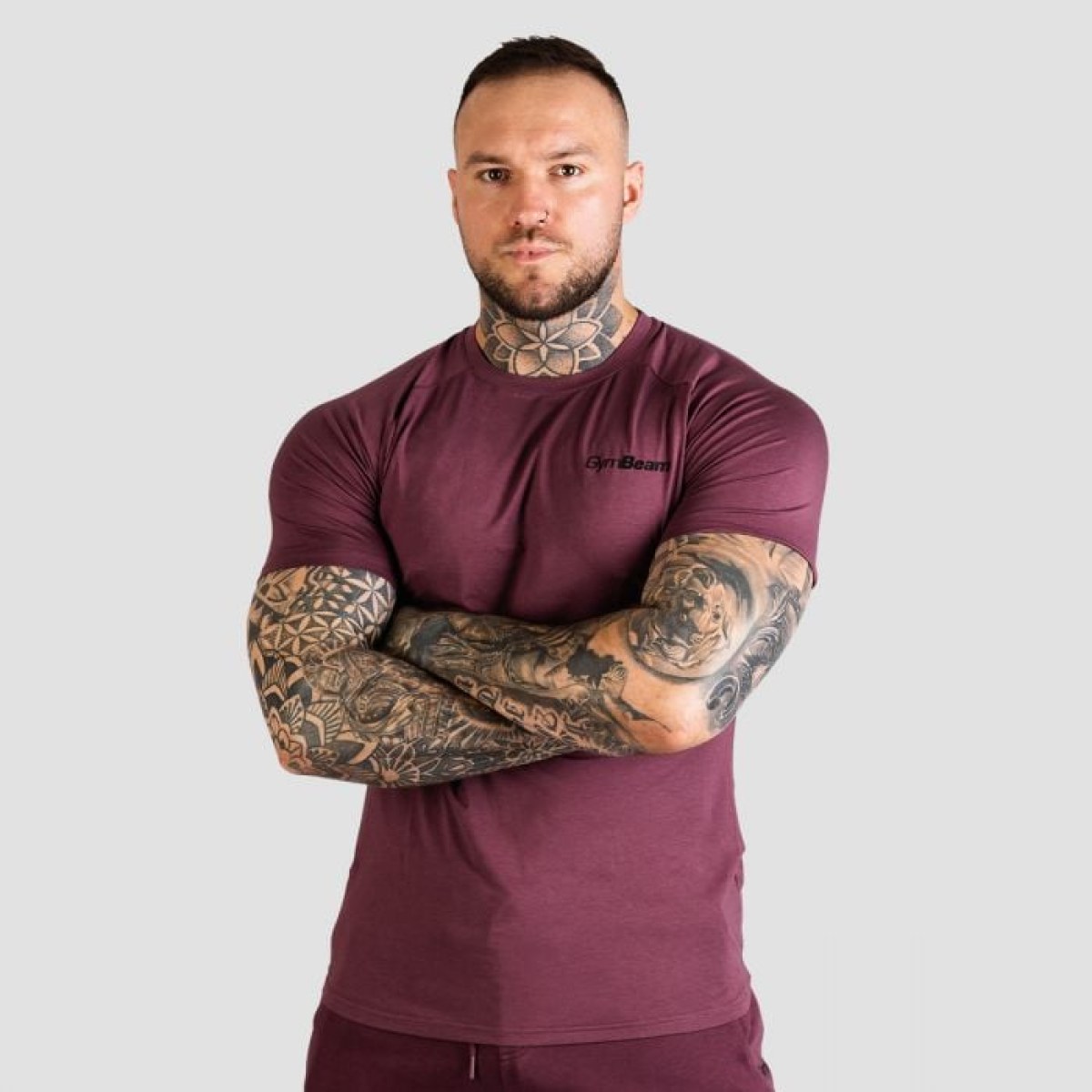 GymBeam Tričko Fitted TRN Eggplant MM · záber 1