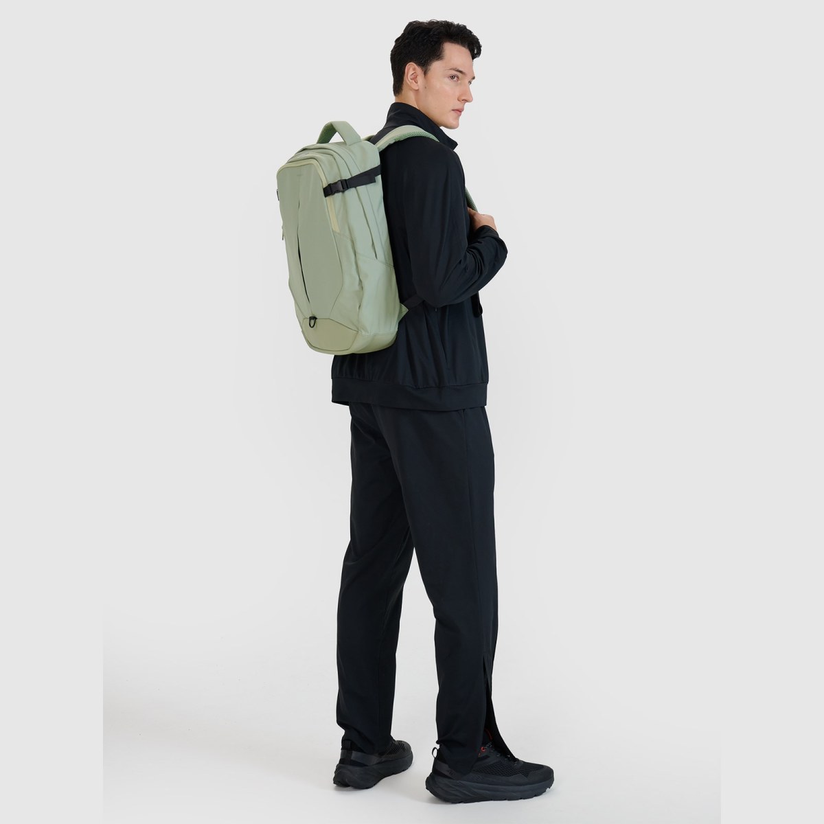 Mestský batoh (18 L) s vreckom na notebook - olivový/khaki · záber 1