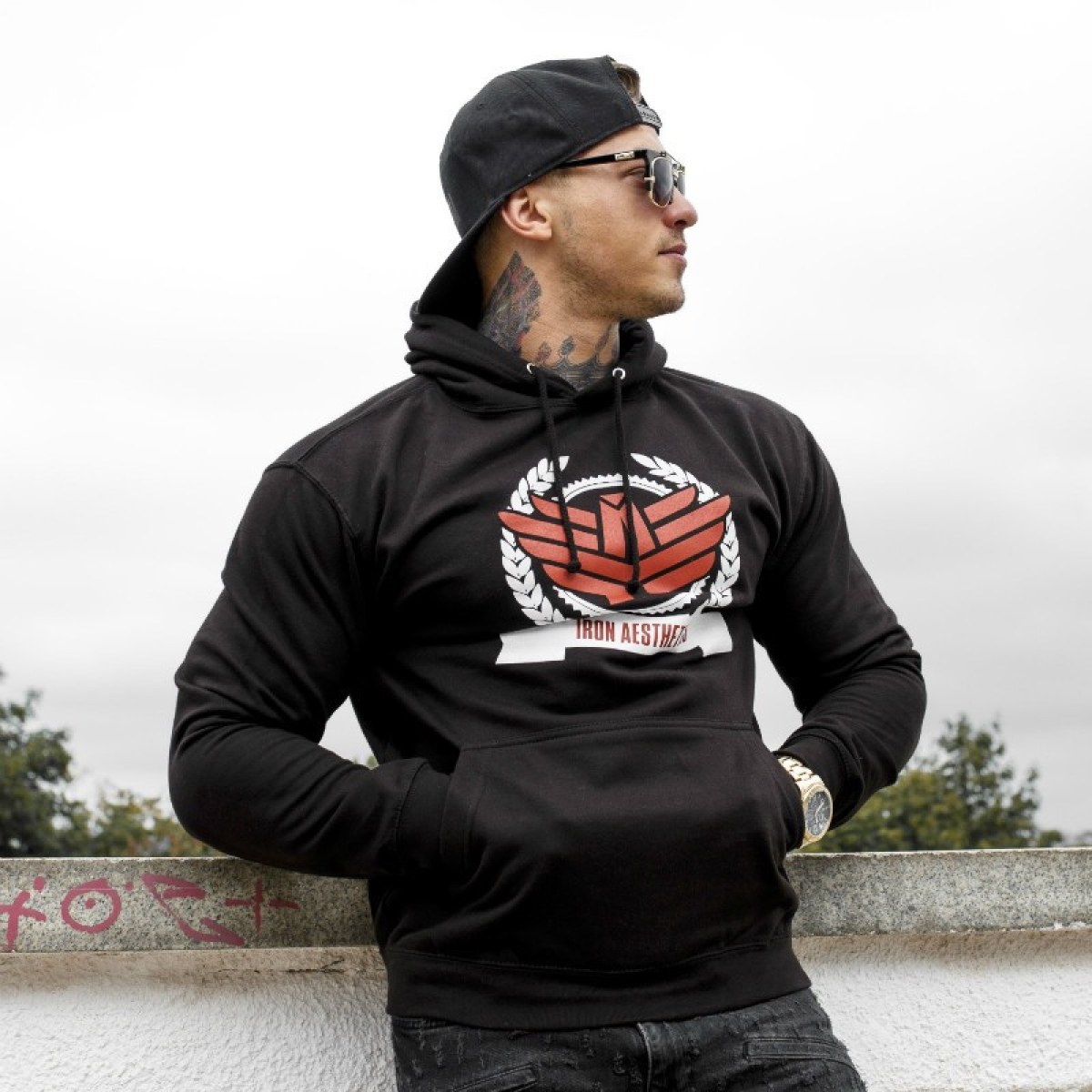 Fitness mikina bez zipsu Iron Aesthetics Triumph, čierna · záber 3