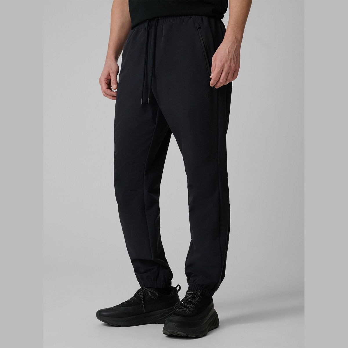 Nohavice casual joggery pánske - čierne · záber 4