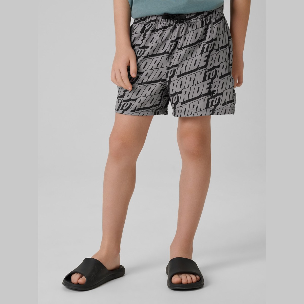 Chlapčenské plážové boardshorty - čierne · záber 4