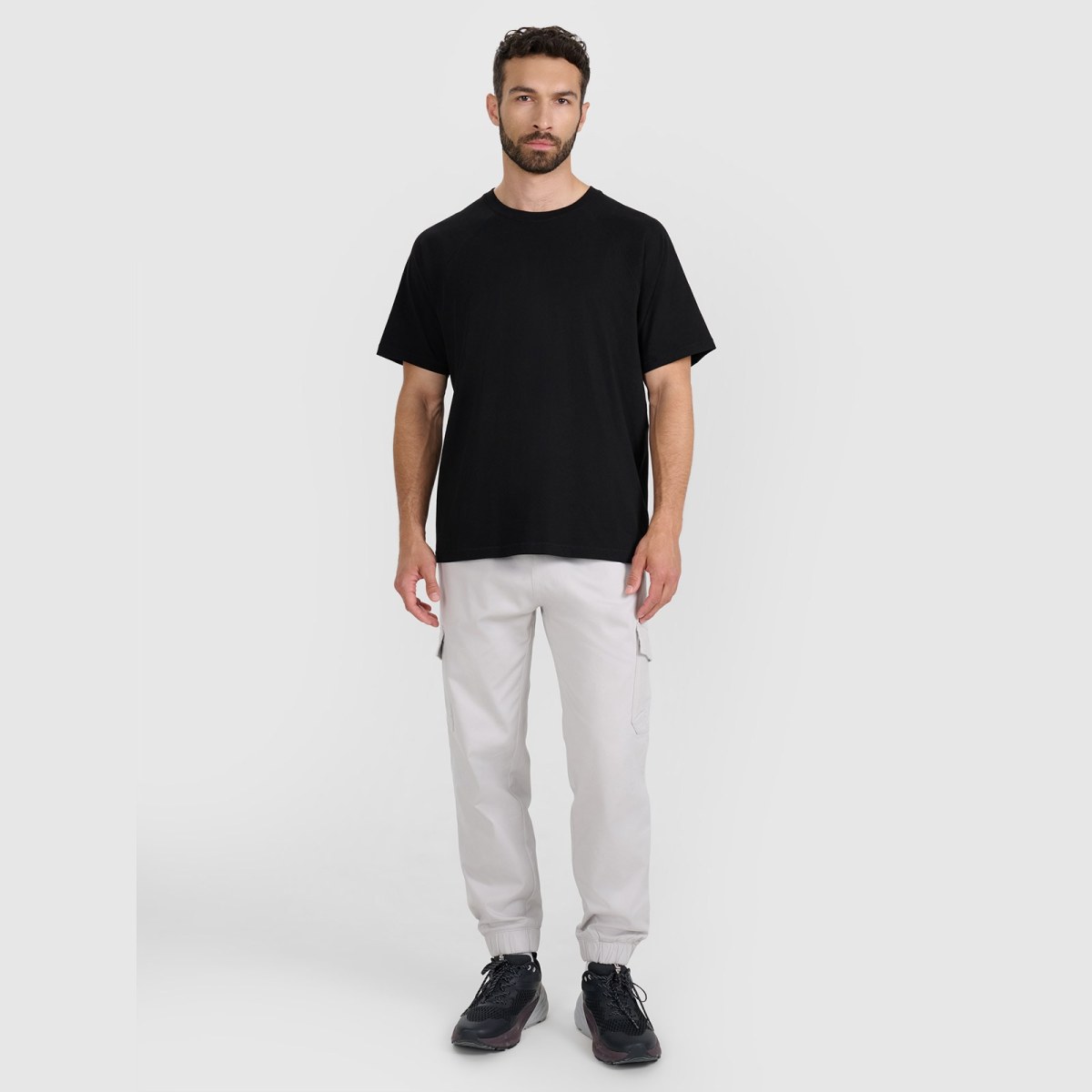 Pánske oversize hladké tričko - čierne · záber 2