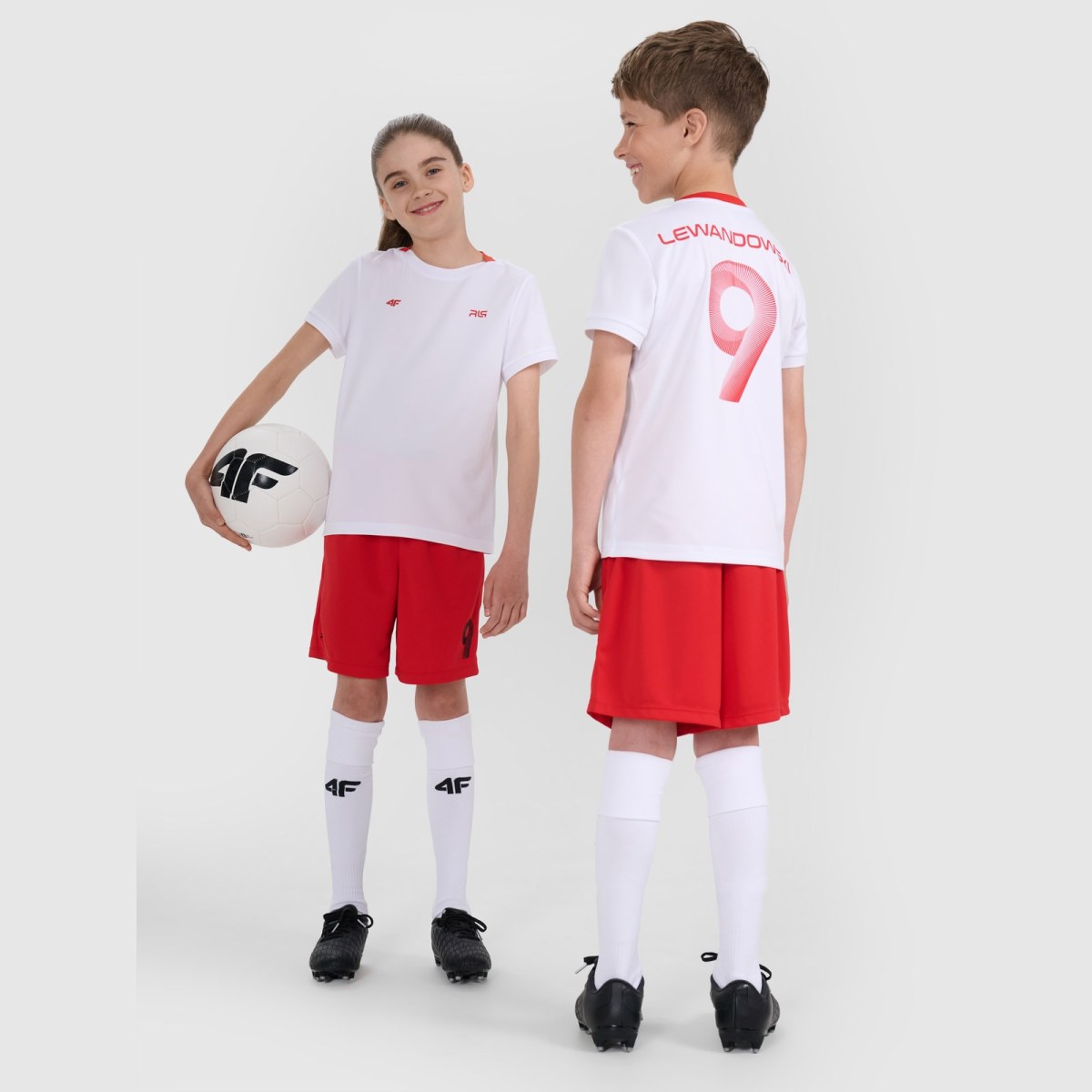 Detské športové šortky 4F JUNIOR x Robert Lewandowski - červené · záber 1