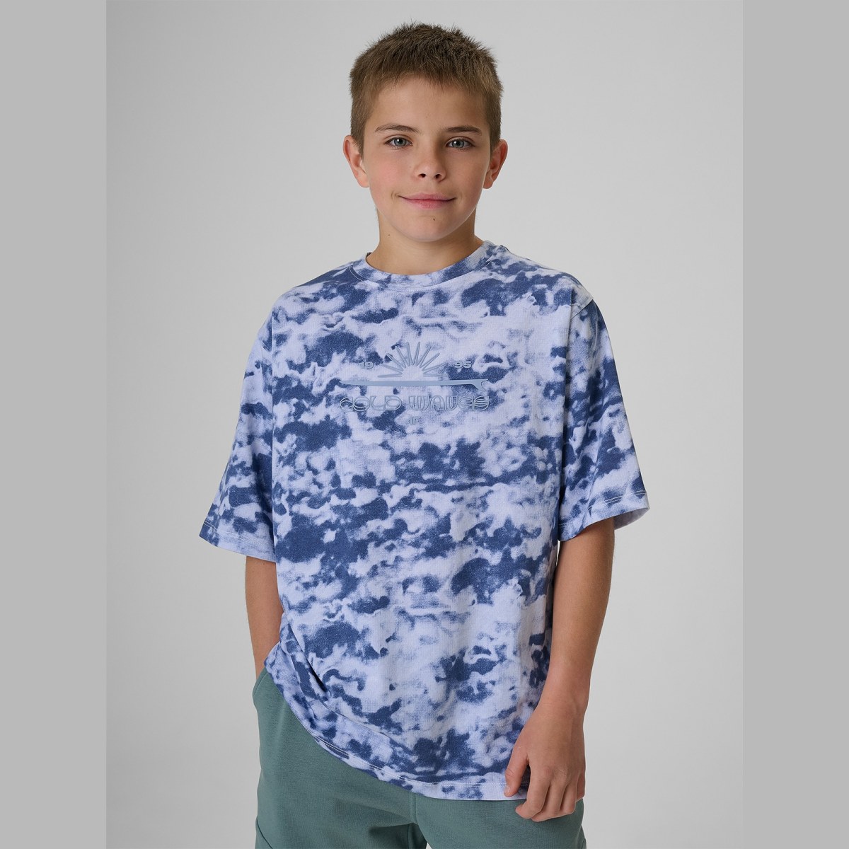 Chlapčenské tričko loose s potlačou - multicolor · záber 1