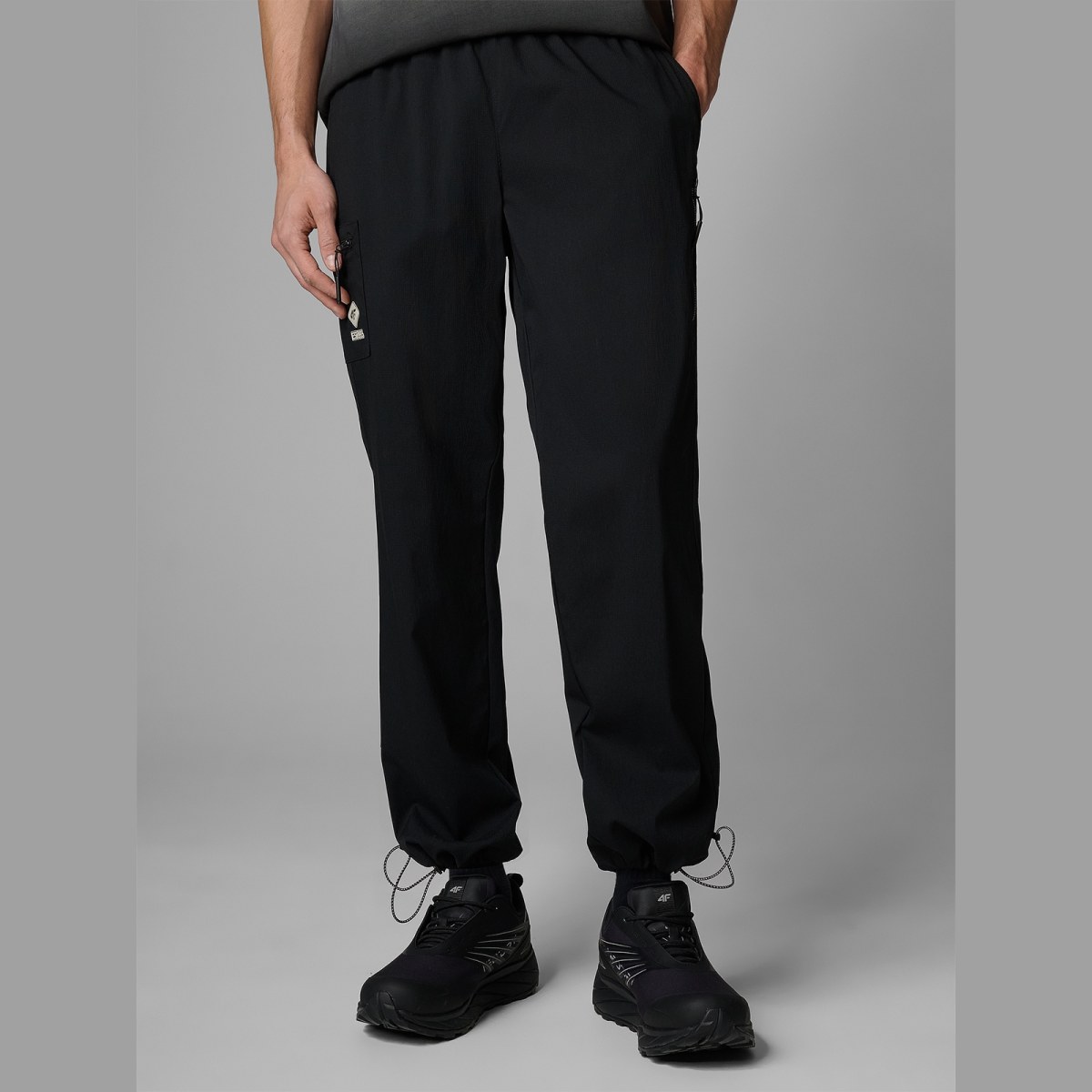 Nohavice casual joggery pánske - čierne · záber 2