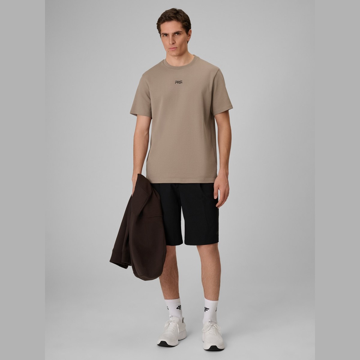 T-shirt regular hladký pánsky 4F x Robert Lewandowski - béžový · záber 2
