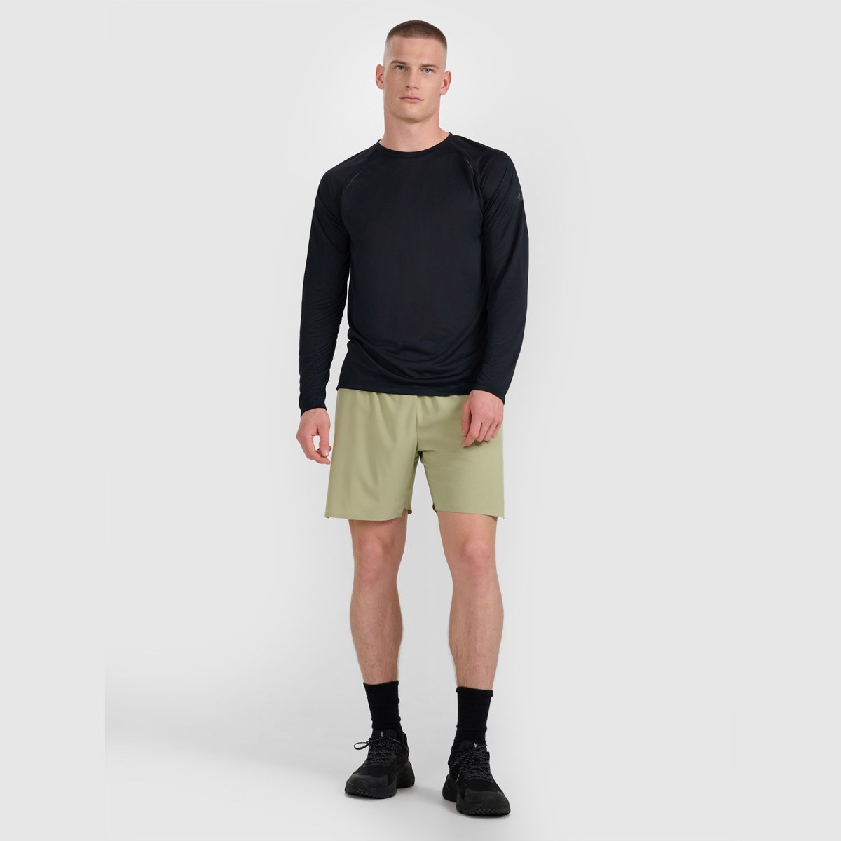Rýchloschnúce pánske bežecké šortky - olivové/khaki · záber 1