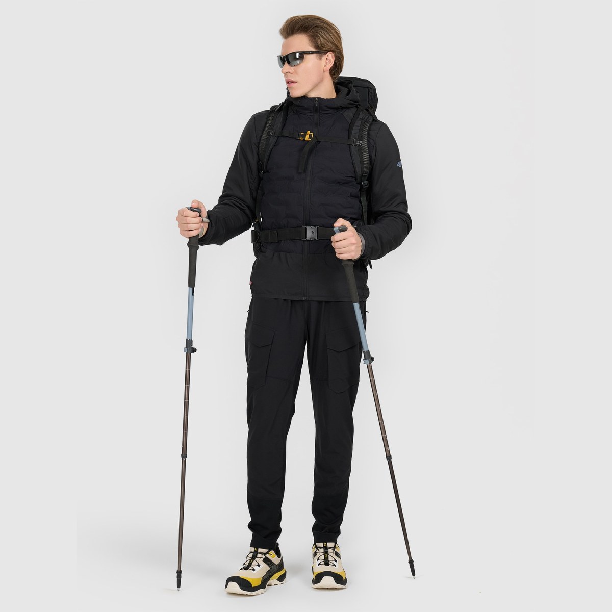 Pánska trekkingová bunda s výplňou Primaloft Silver - čierna · záber 2