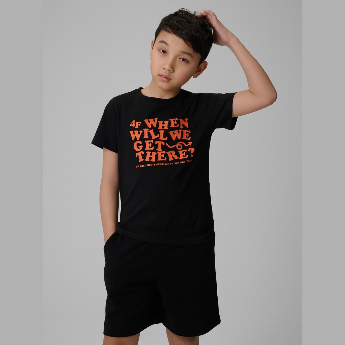 T-shirt regular s potlačou chlapčenský - čierny · záber 3