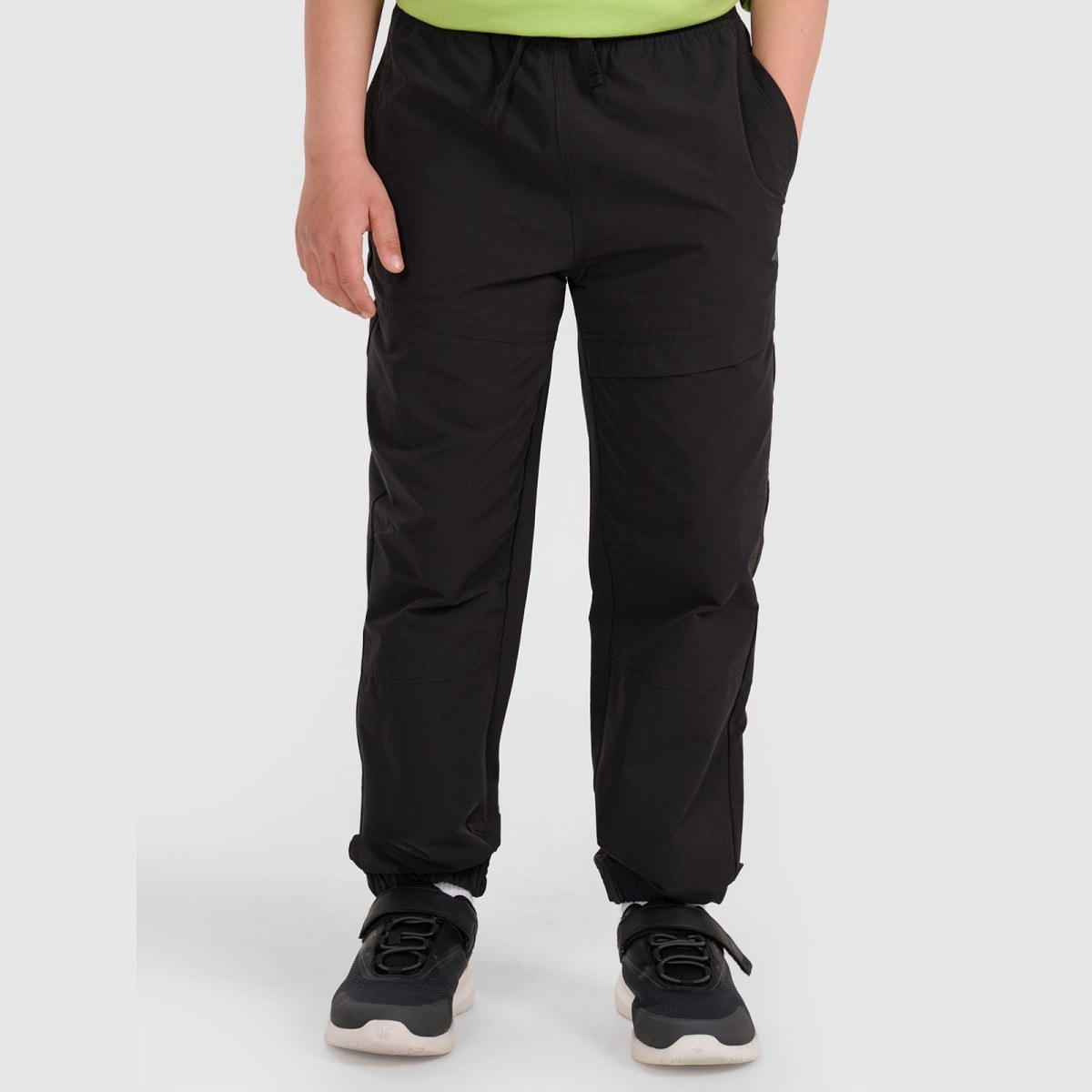 Chlapčenské casual jogger nohavice - čierne · záber 2