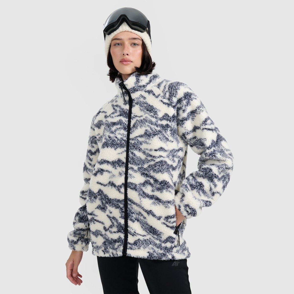 Unisex sherpa oversize fleece so stojačikom - béžový · záber 1