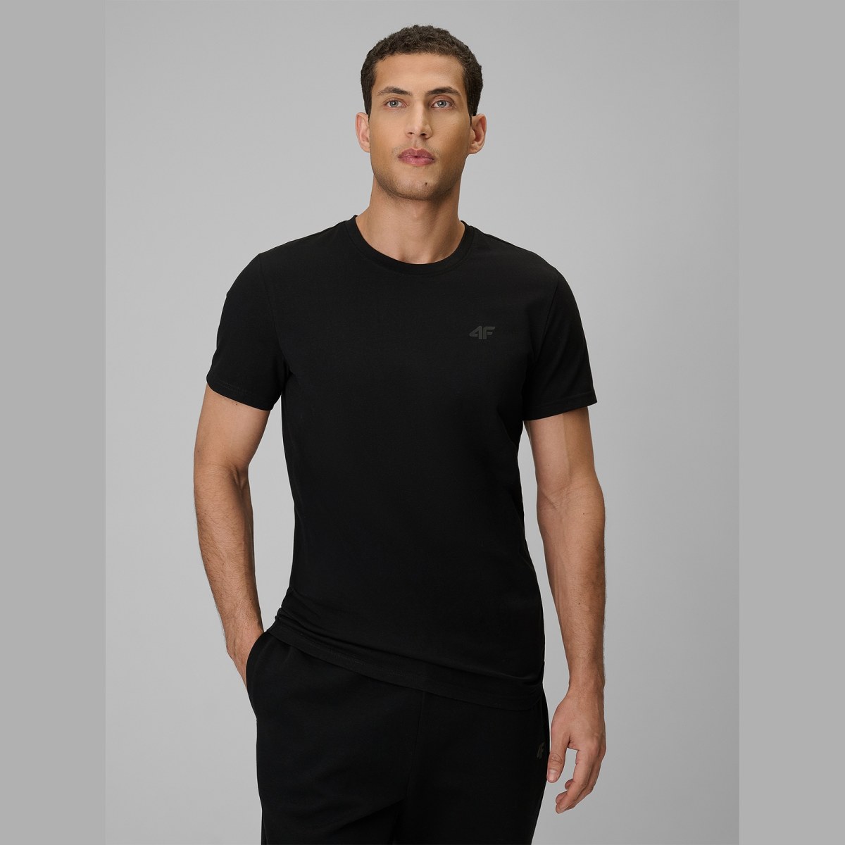 T-shirt slim hladký pánsky - čierny · záber 1