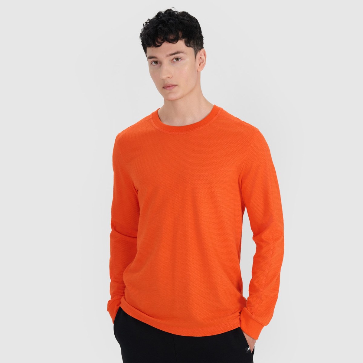 Pánske oversize tričko s dlhým rukávom - oranžové · záber 1