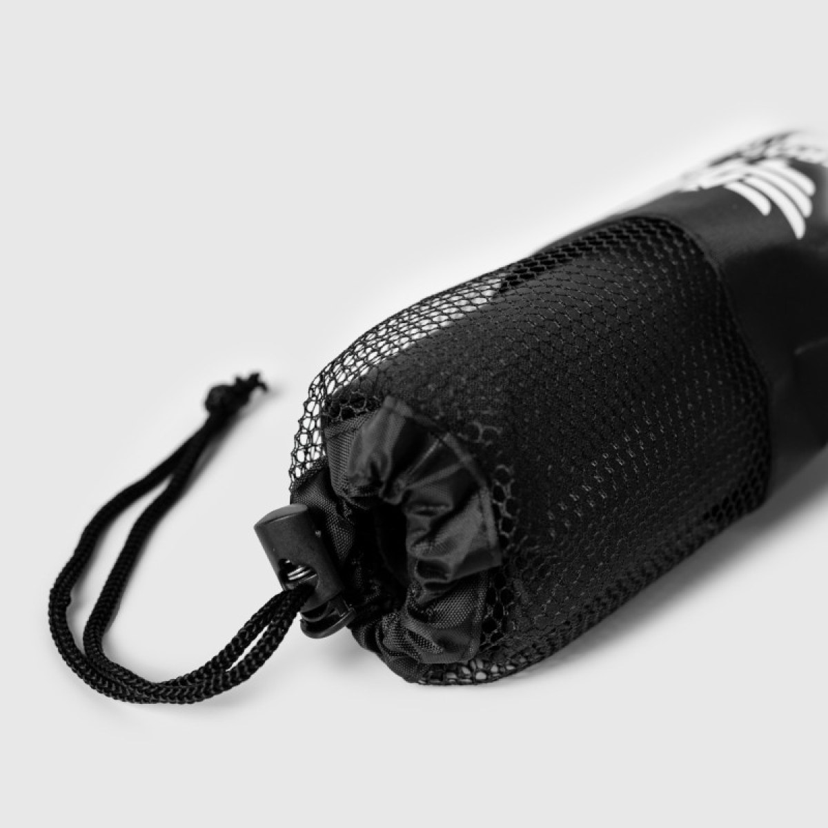 Športový rýchloschnúci uterák Iron Aesthetics Dry, čierny · záber 4