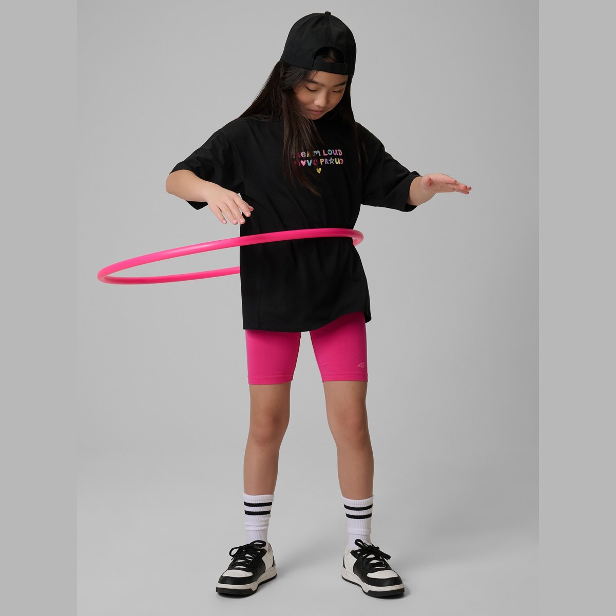 T-shirt loose s potlačou dievčenský - čierny · záber 10