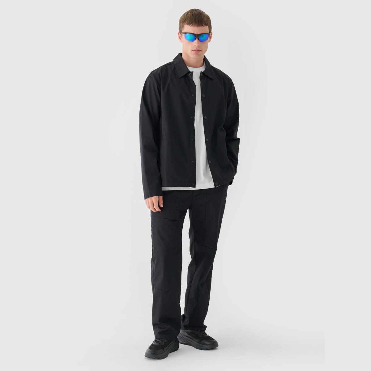 Pánske casual nohavice - čierne · záber 1