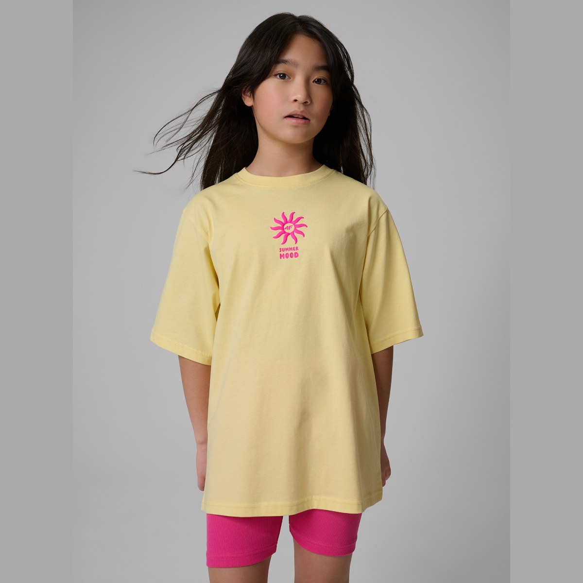 T-shirt loose s potlačou dievčenský - žltý · záber 1