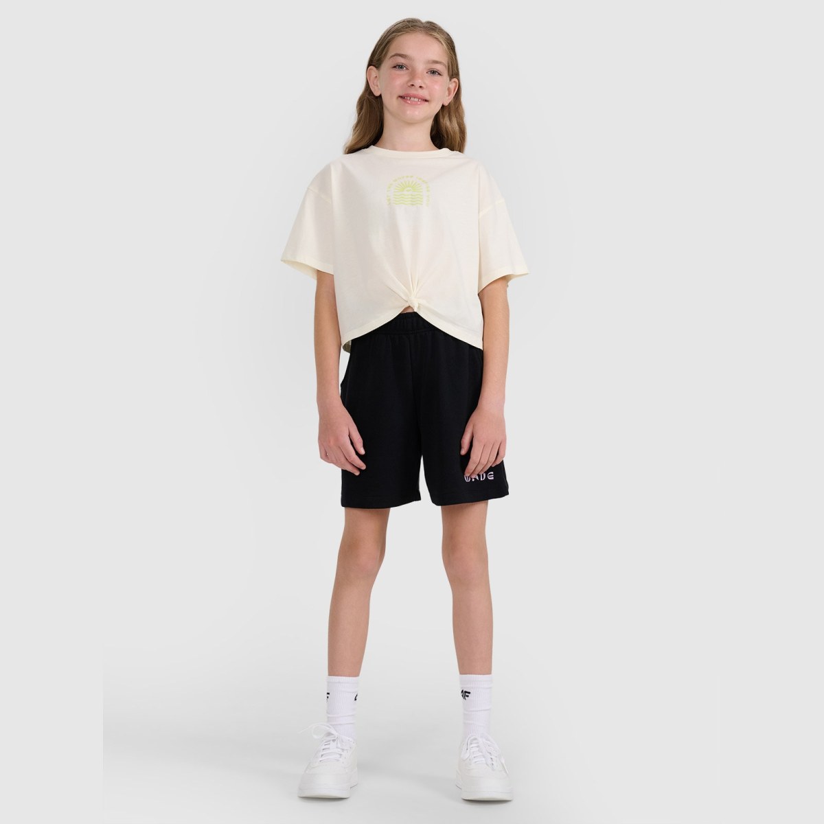 Dievčenský oversize crop top s potlačou - biely · záber 2