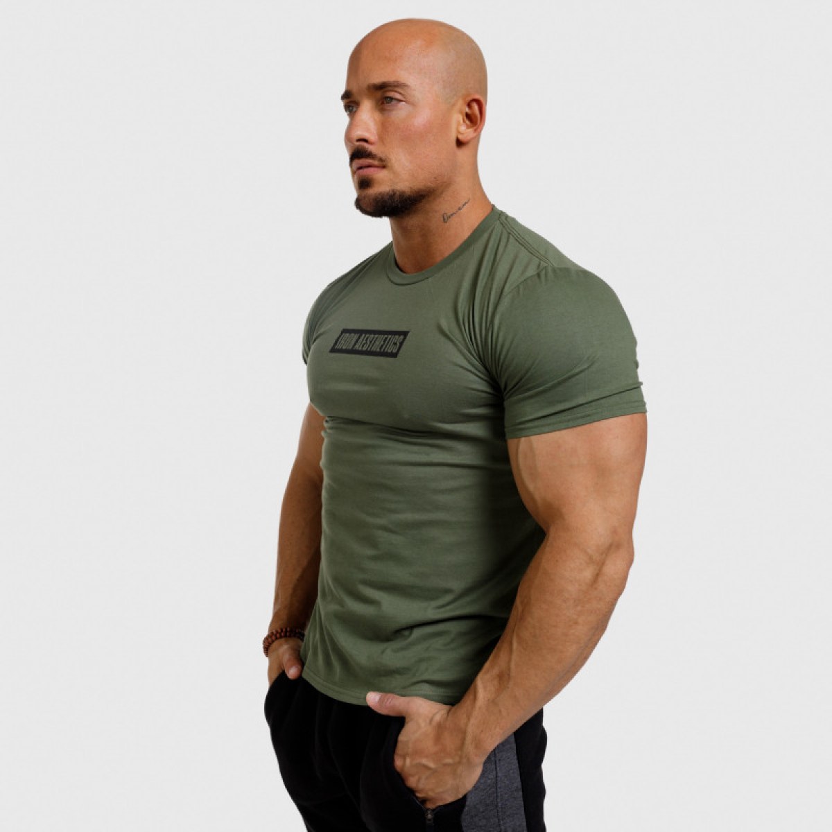 Pánske fitness tričko Iron Aesthetics Boxed, vojenská zelená · záber 4