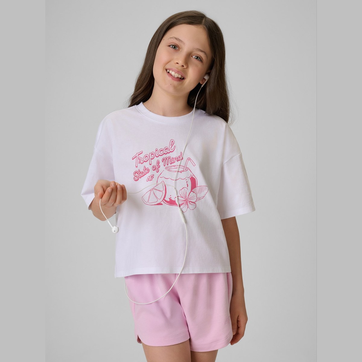 Dievčenský loose crop top s potlačou - biely · záber 1