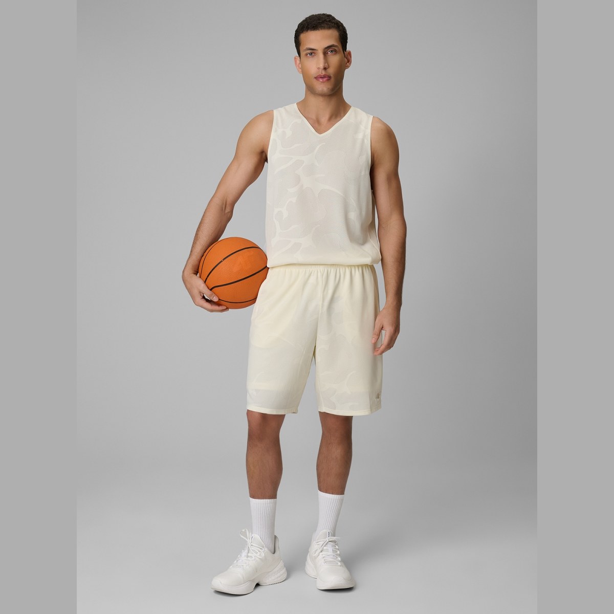 Rýchloschnúce basketbalové šortky unisex - biele · záber 2