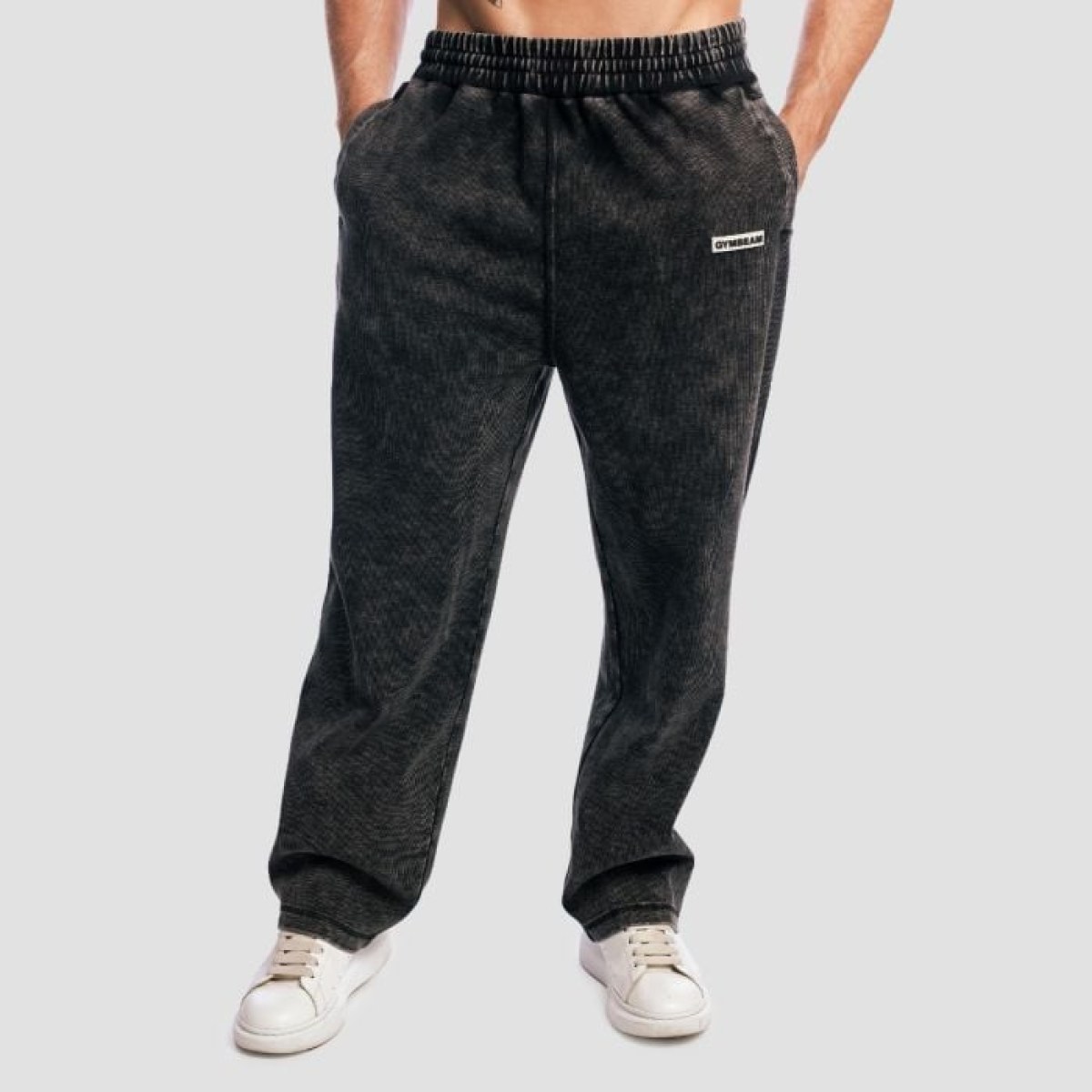 GymBeam Tepláky Aura Washed Black M · záber 1