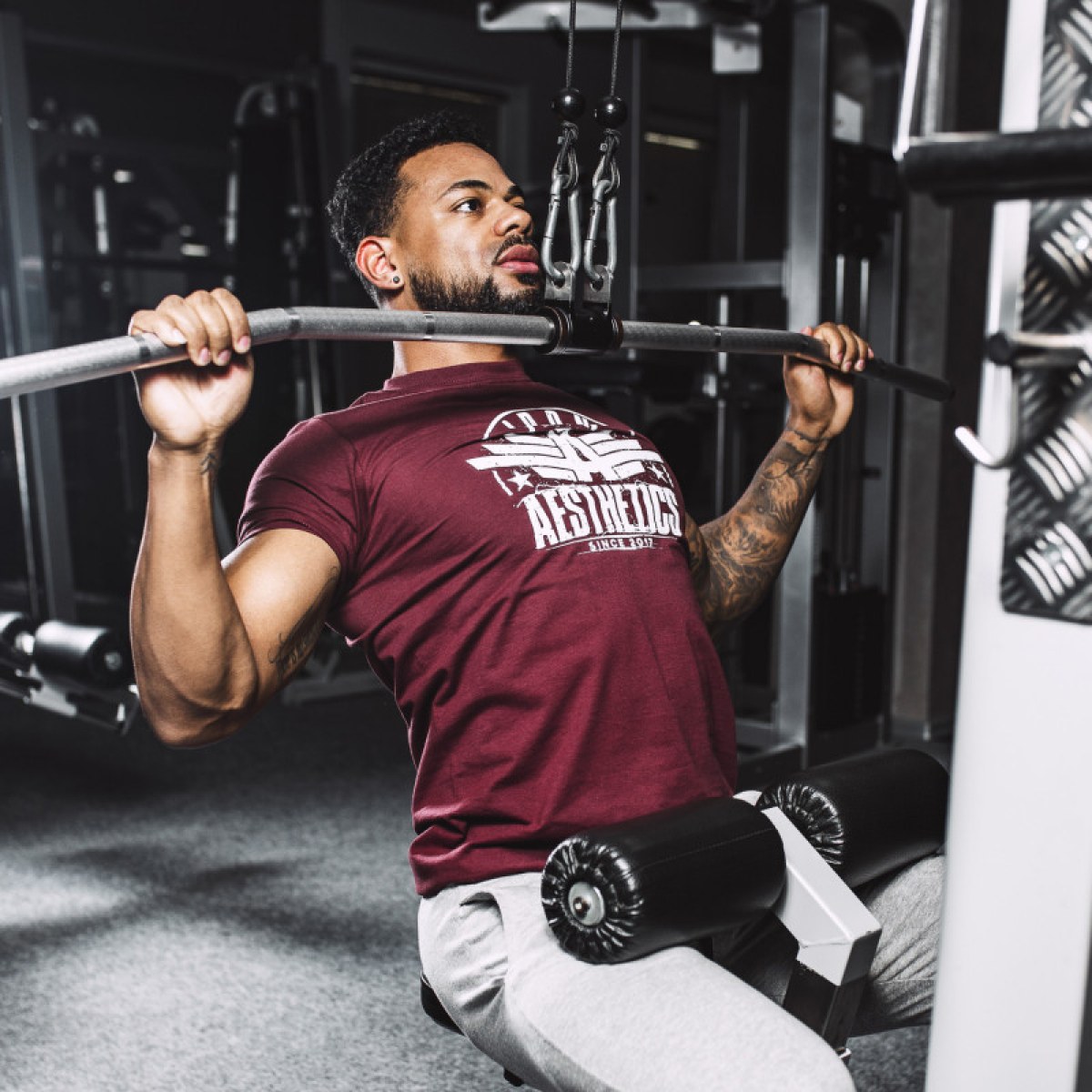 Pánske fitness tričko Iron Aesthetics Force, bordové · záber 2