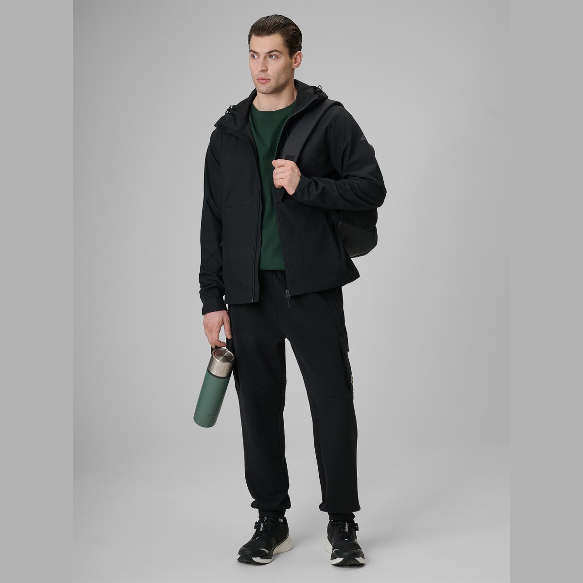 Pánska softshell vetruodolná bunda membrána 8000 - čierna · záber 2