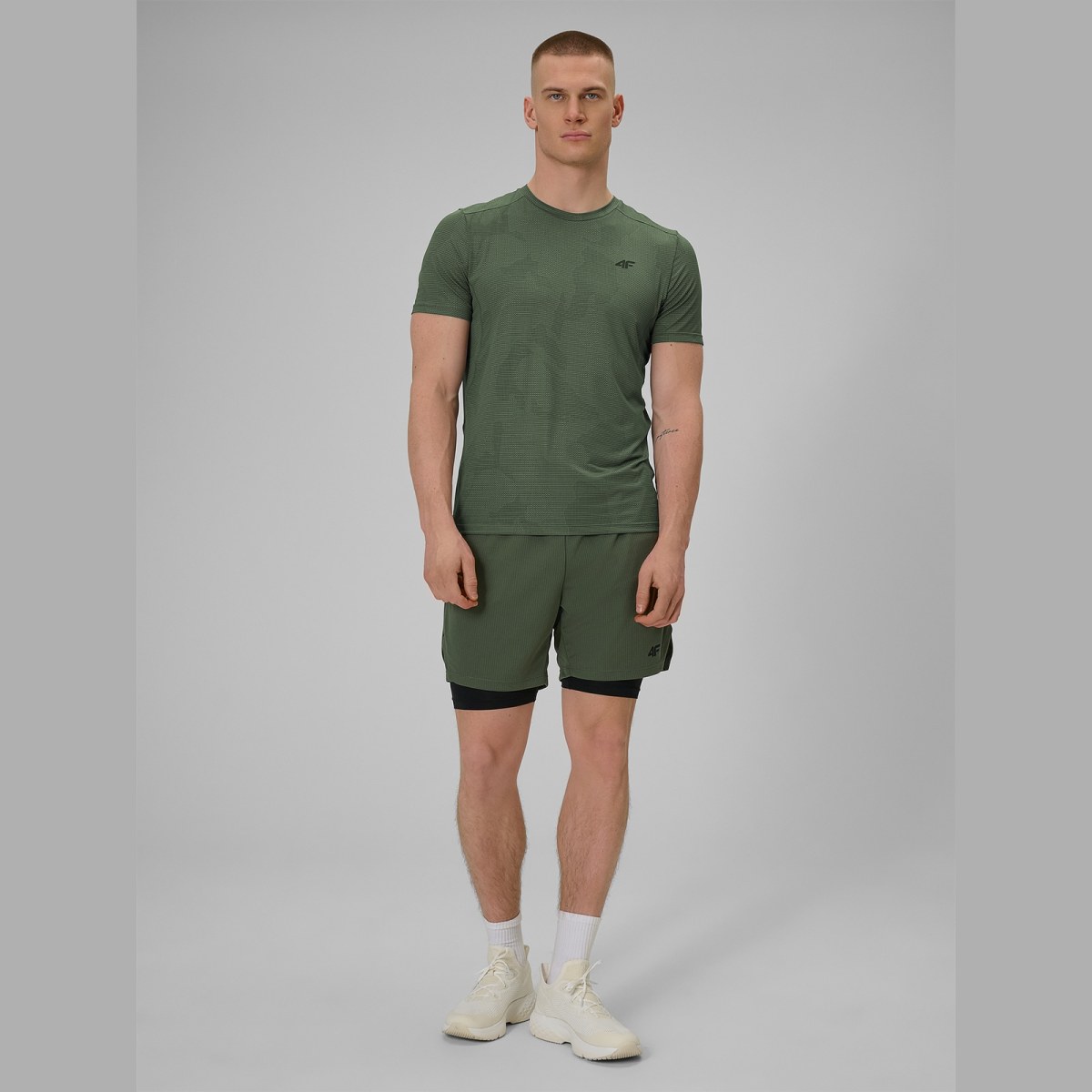 Pánske regular rýchloschnúce tréningové tričko - khaki · záber 4