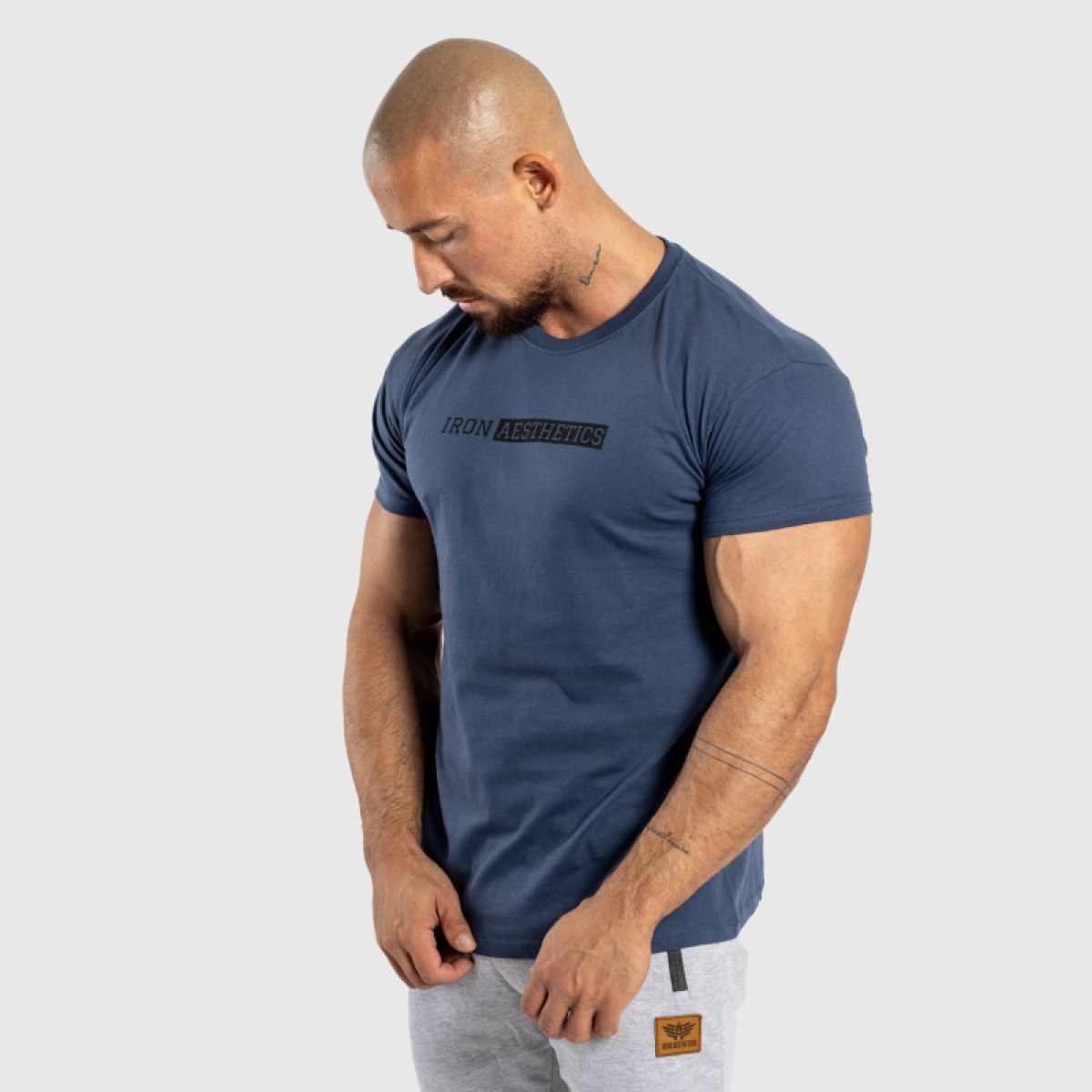 Pánske fitness tričko Iron Aesthetics Gym, modré · záber 3