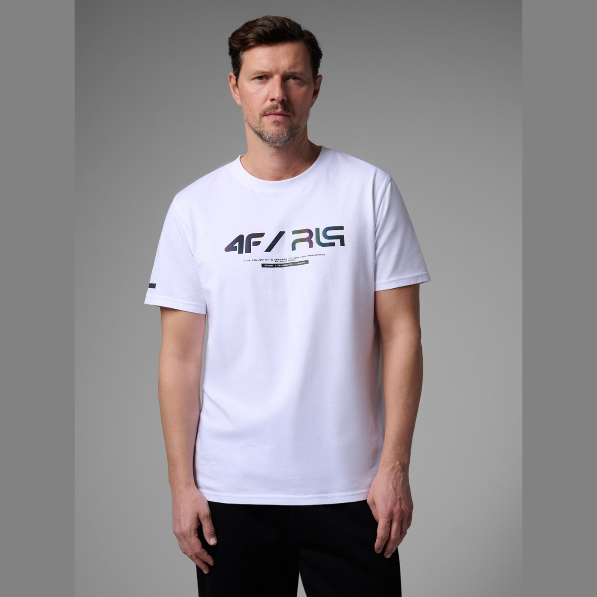 T-shirt regular s potlačou pánsky 4F x Robert Lewandowski - biely · záber 3