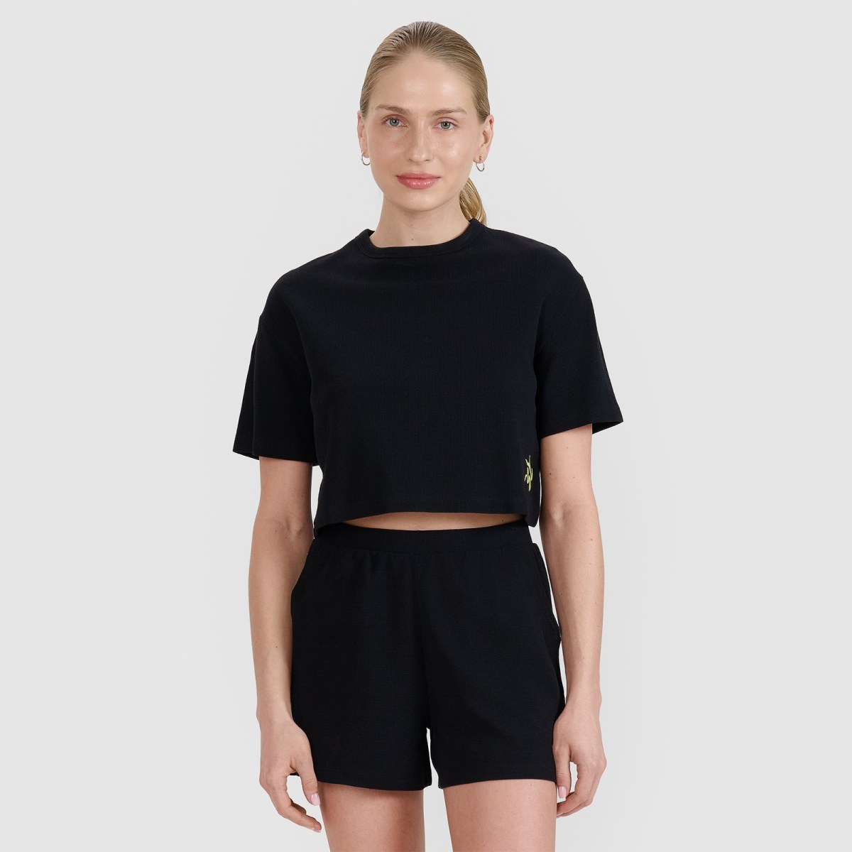 Dámske crop-top tričko z vaflovej pleteniny - čierne · záber 1