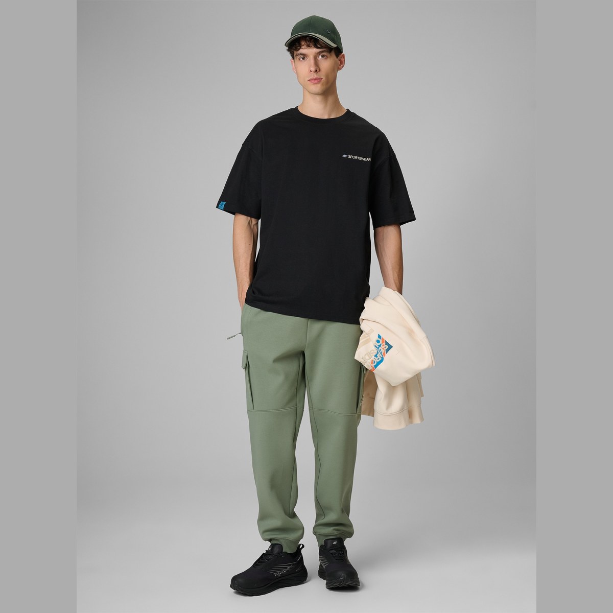 T-shirt loose s potlačou pánsky - čierny · záber 4