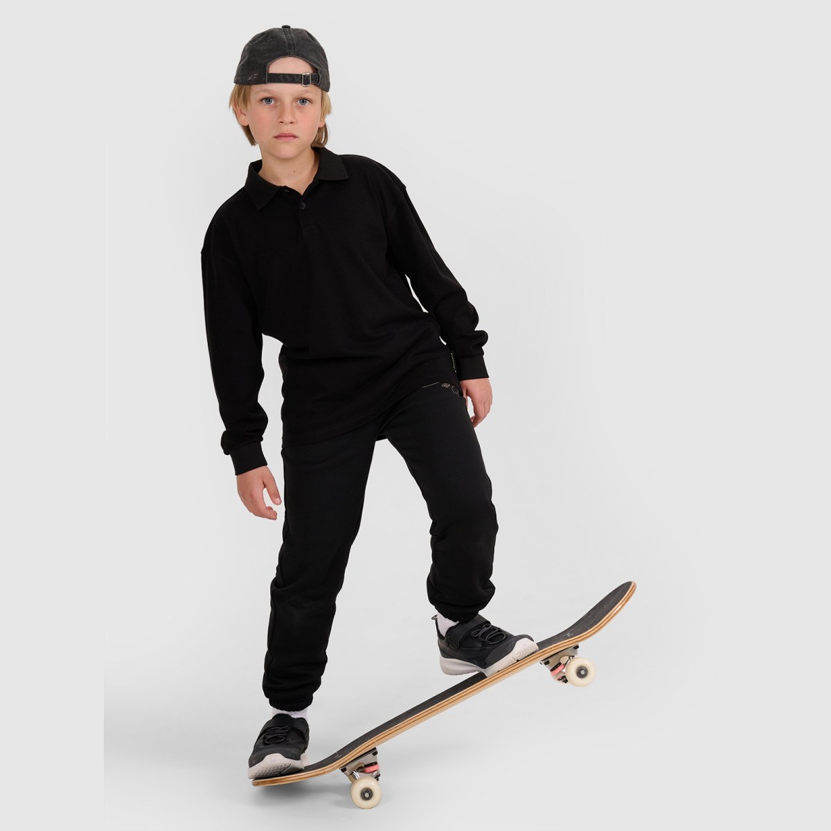 Chlapčenské polo longsleeve regular - čierna · záber 2