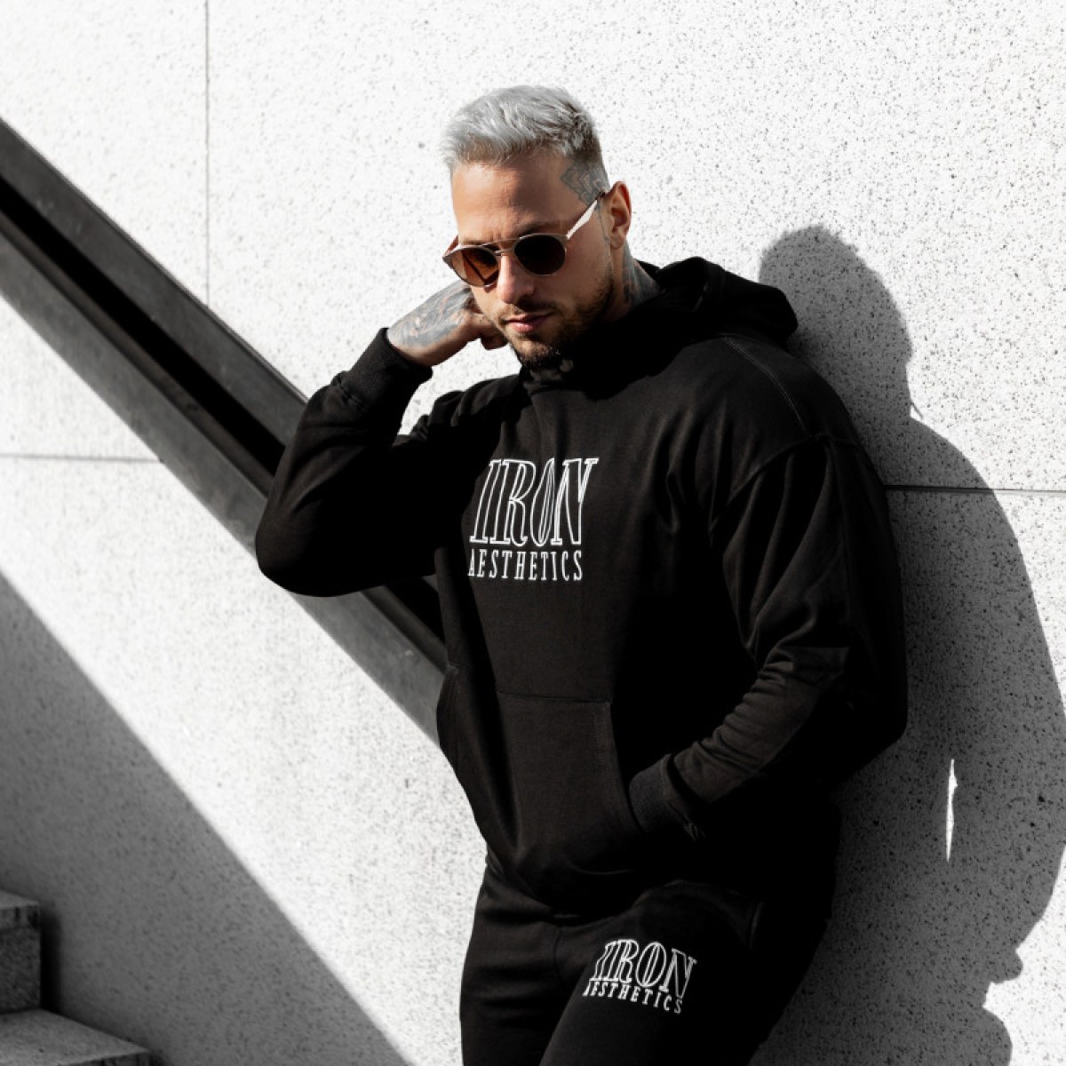 Pánska mikina Iron Aesthetics Swaggie, čierna · záber 1