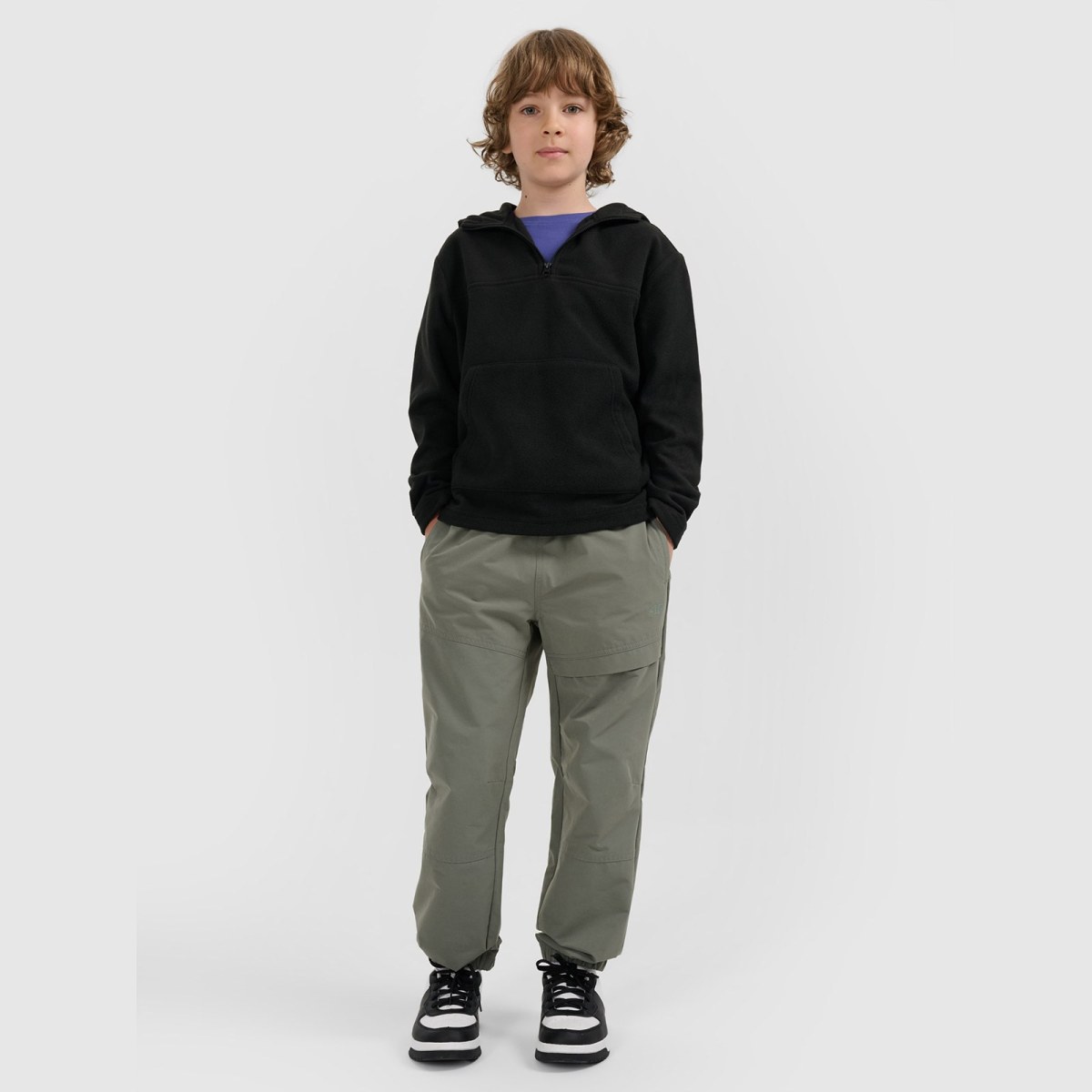 Chlapčenský regular fleece s kapucňou - čierny · záber 2