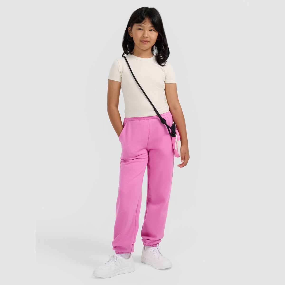 Dievčenský slim crop top hladký - biely · záber 2