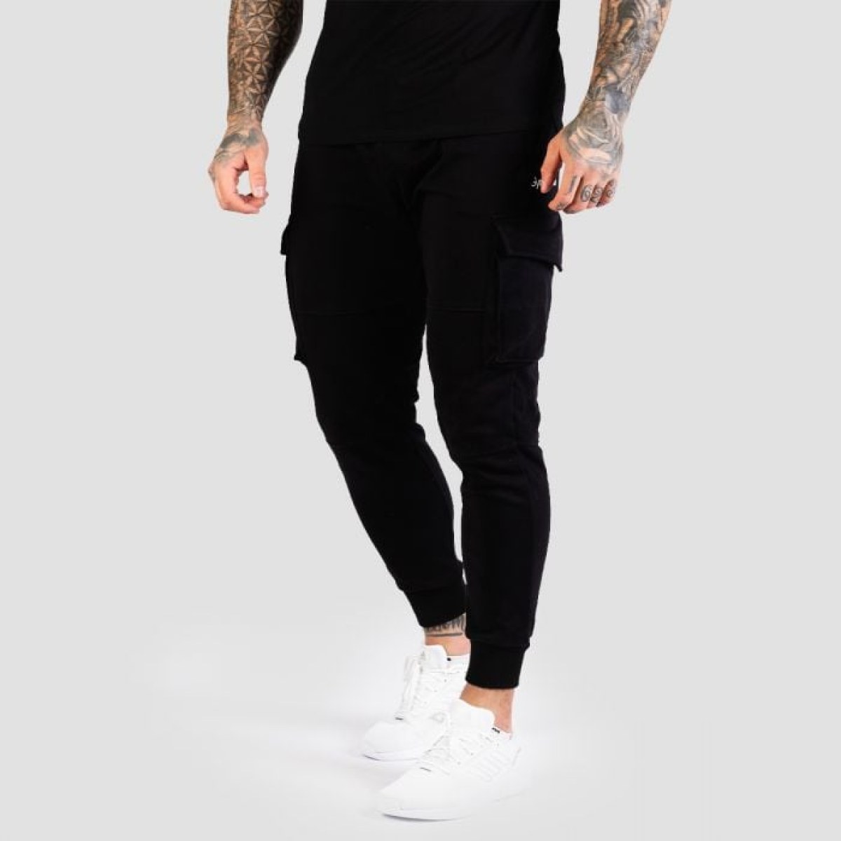 GymBeam Tepláky TRN Black MM · záber 1