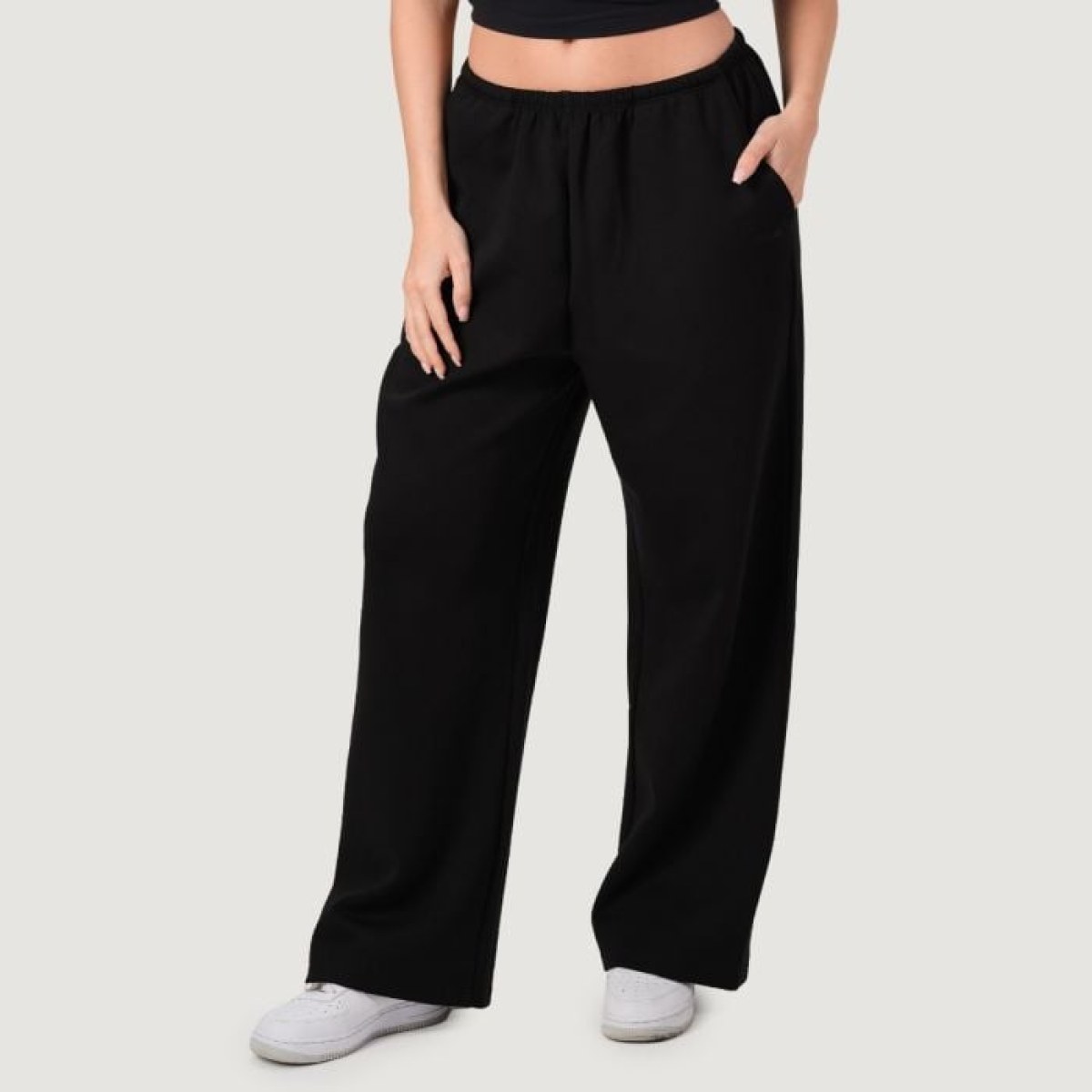 GymBeam Dámske tepláky NEO Black S · záber 1